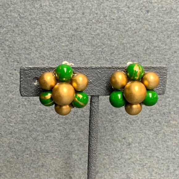Vintage Clip On Earrings 1 In Green Gold Drizzle Cluster Gold Silver Retro Glam - Picture 1 of 4